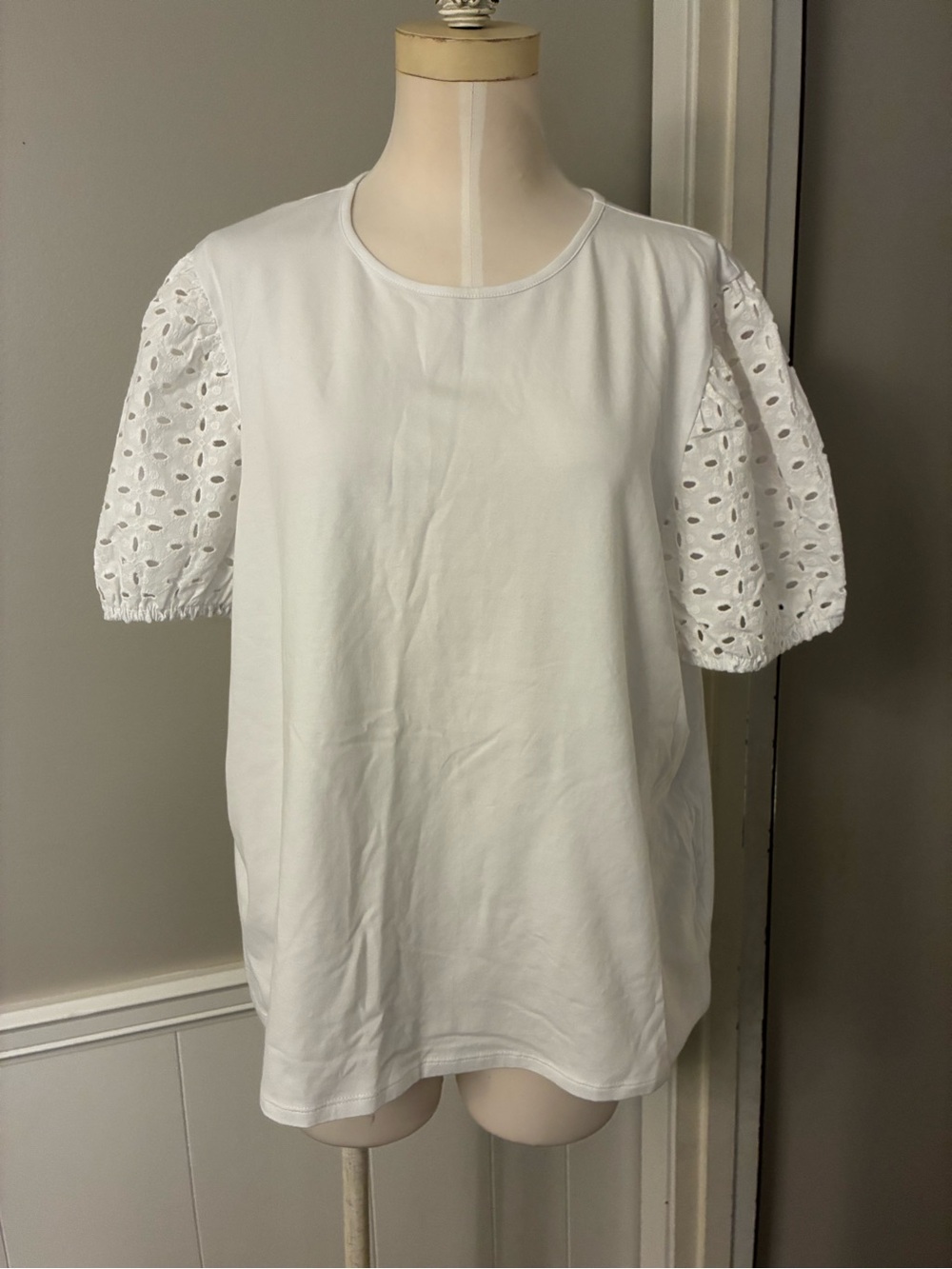 Express White Eyelet Puff Sleeve Tee
